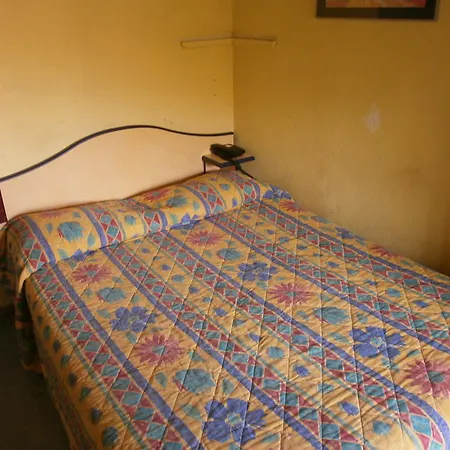 Otel Trois Dauphins *