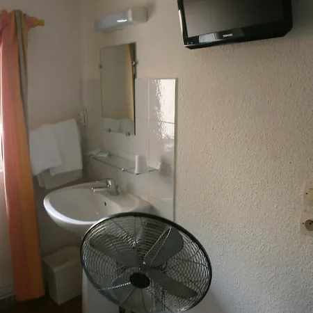 Trois Dauphins טולון